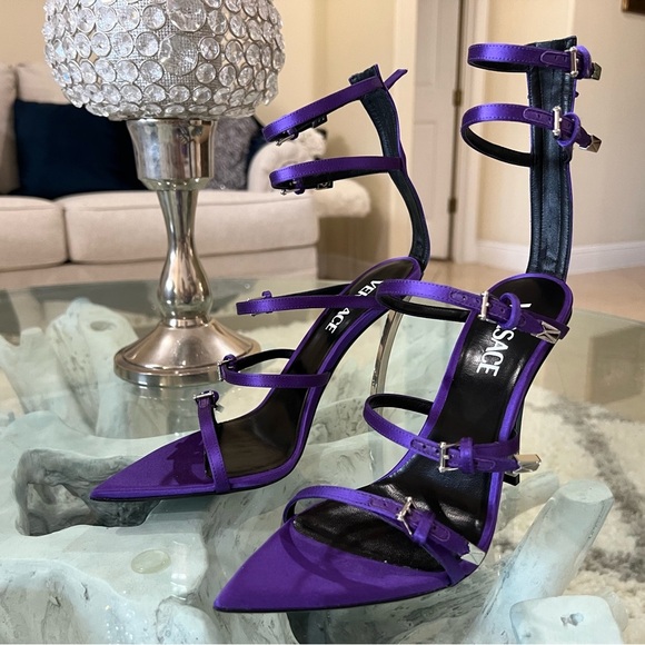 Authentic NIB Versace Pin-Point Leather Sandal Women's - Picture 10 of 15